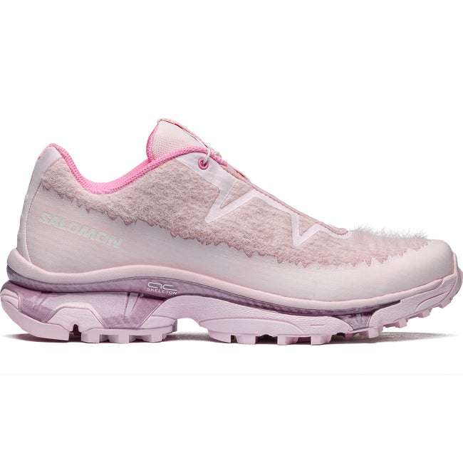 Pink hotsell salomon shoes