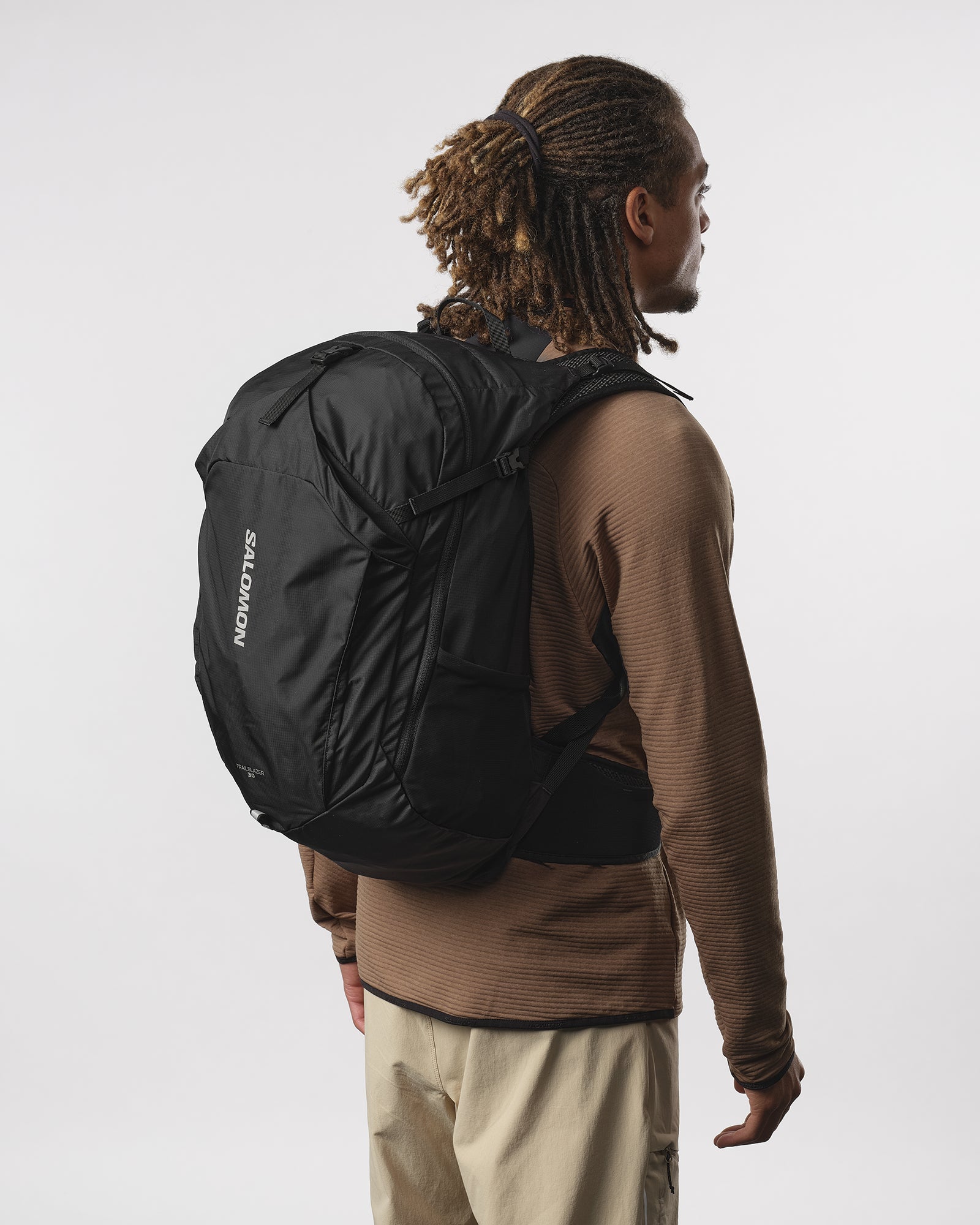 SALOMON Trail 30 ブラックリュック TRAILBLAZER 30 Unisex Hiking Bag | Salomon